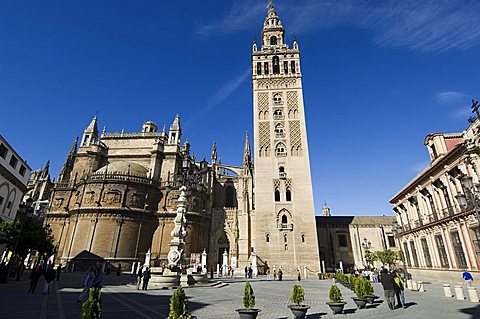 Seville Cathedral and La Giralda, UNESCO World Heritage Site, Plaza Virgen de los Reyes, Santa Cruz district, Seville, Andalusia, Spain, Europe