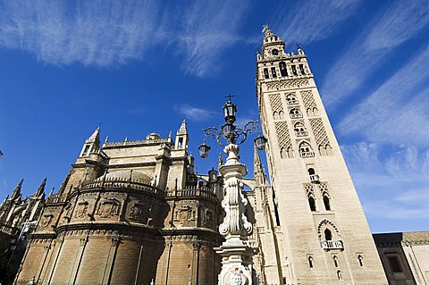 Seville Cathedral and La Giralda, UNESCO World Heritage Site, Plaza Virgen de los Reyes, Santa Cruz district, Seville, Andalusia, Spain, Europe