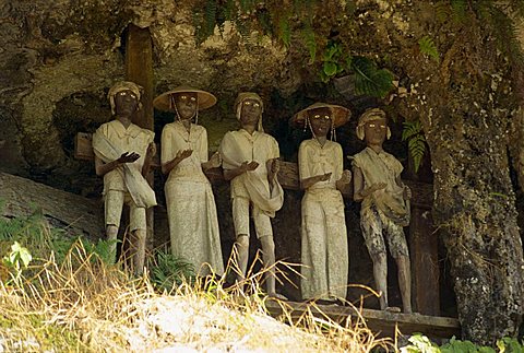 Wall tombs near Rantepao, Toraja area, Sulawesi, Indonesia, Southeast Asia, Asia