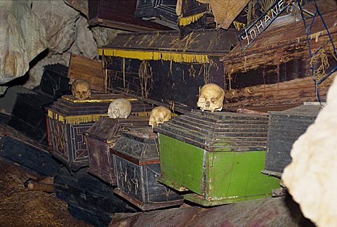 Cave tomb at Londa, Toraja area, Sulawesi, Indonesia, Southeast Asia, Asia