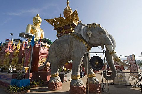 Huge golden Buddha on the banks of the Mekong River at Sop Ruak, Thailand, Southeast Asia, Asia