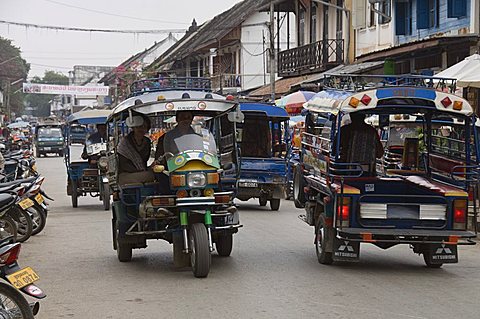 Street scene, Luang Prabang, Laos, Indochina, Southeast Asia, Asia