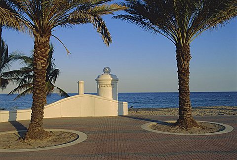 Wave Wall Promenade, Fort Lauderdale, Florida, USA, North America