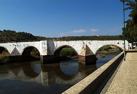 PORTUGAL, ALGARVE, SILVES. Ponta Romana, Roman Bridge, The foundations are Roman, the rest of the structure is Medieval