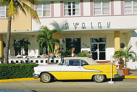 The Avalon Hotel, an Art Deco hotel on Ocean Drive, South Beach, Miami Beach, Florida, USA