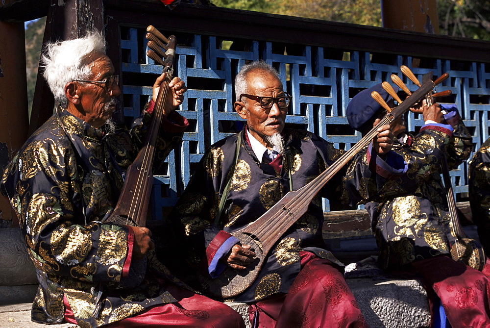 The Naxi orchestra pracisting by the Black Dragon Pool, Lijiang, Yunnan province, China, Asia