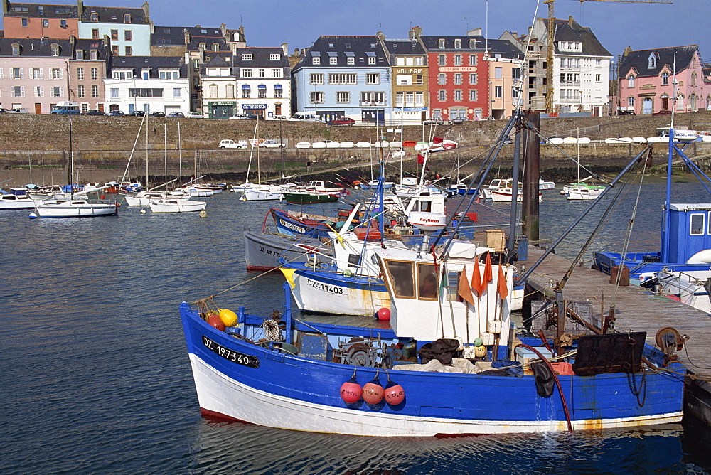 Fishing boats in harbour and houses on waterfront beyond, Rosmeur, Douarnenez, Bretagne (Brittany), France, Europe