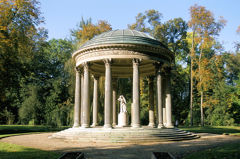 Temple de l'Amour (Temple of Love), Chateau of Versailles, UNESCO World Heritage Site, Les Yvelines, France, Europe