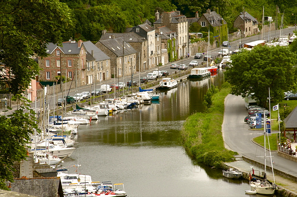 Boats and houses along the Banks of the River Rance, Dinan, Cotes d'Armor, Brittany, France, Europe