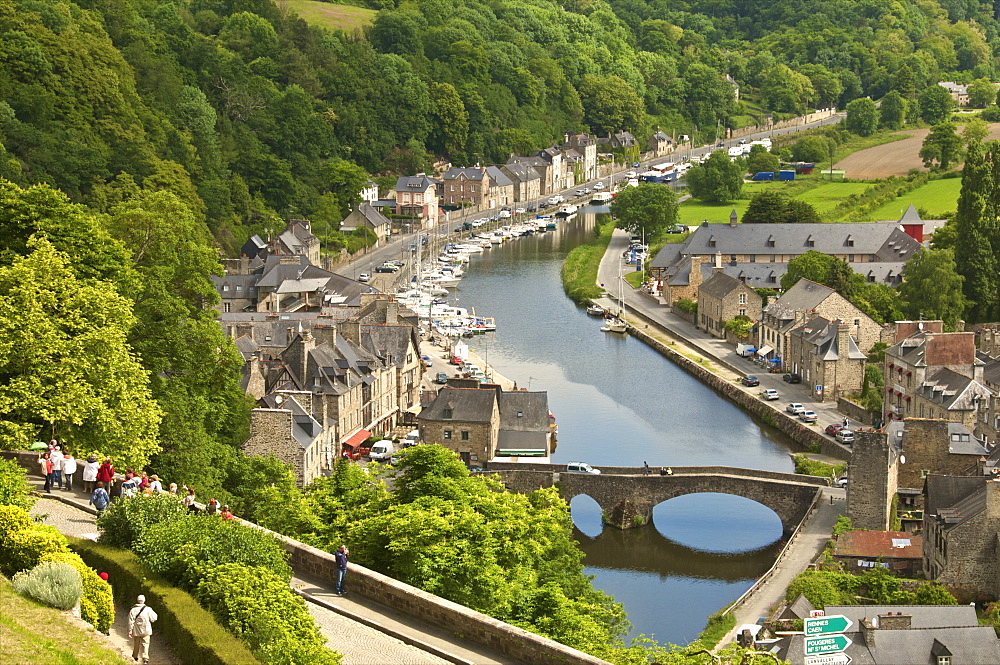 Boats and houses along the Banks of the River Rance, with the Old Stone bridge, Dinan, Cotes d'Armor, Brittany, France, Europe