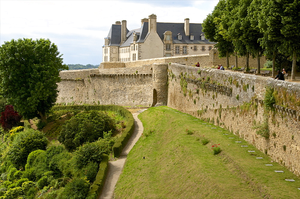 Town ramparts dating from the 13th 15th centuries, tower and English Garden, Old Town, Dinan, Brittany, Cotes d'Armor, France, Europe