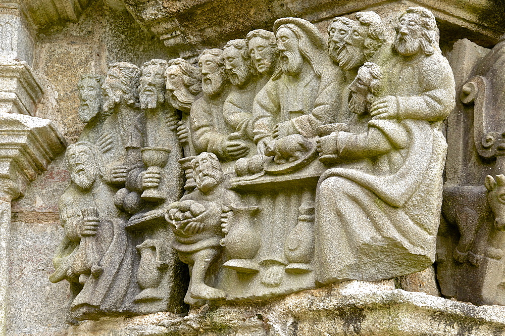 Calvary dating from between 1581 and 1588 ), detail depciting the Last Supper, Guimiliau parish enclosure, Finistere, Brittany, France, Europe