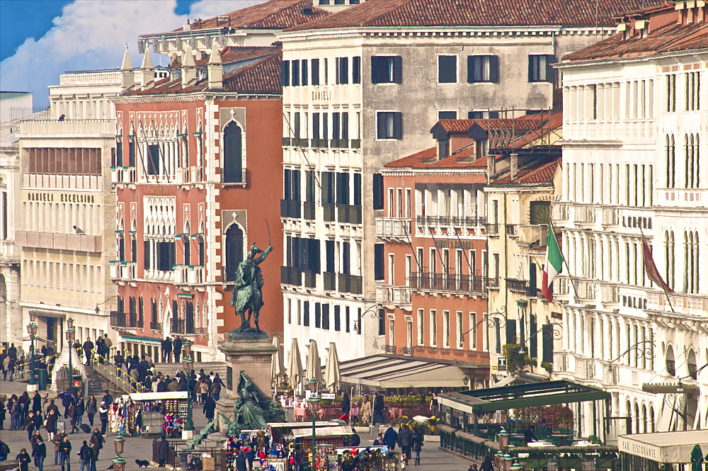 Bronze statue of Vittorio Emanuele by San Marco canal, with restaurants and tourists, San Marco Quarter, Venice, UNESCO World Heritage Site, Veneto, Italy, Europe