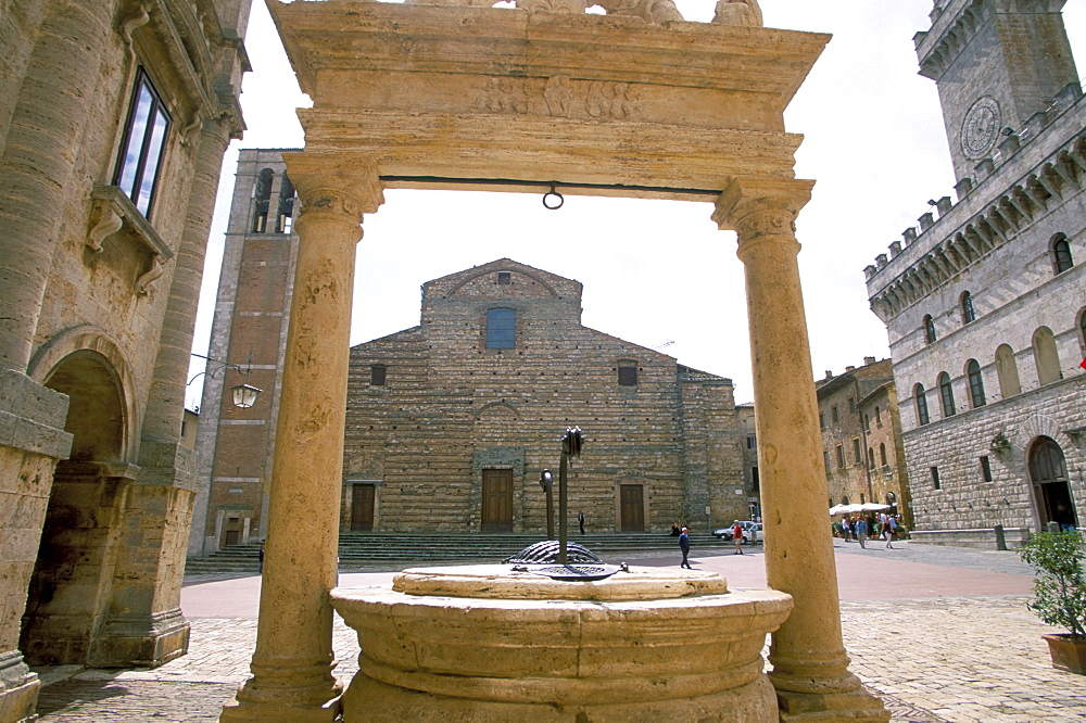 Duomo through wellhead, Montepulciano, Tuscany, Italy, Europe