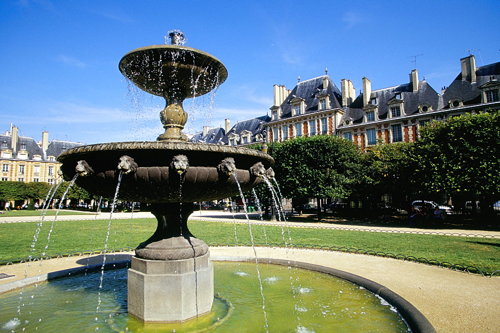 Fountain, Place des Vosges, 3e district, Paris, France, Europe