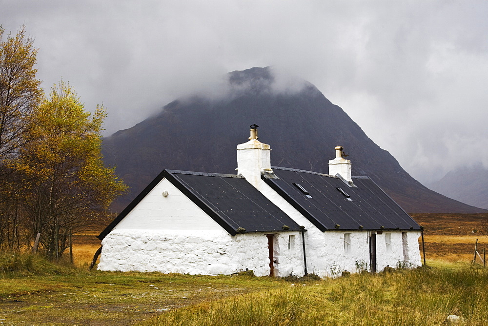 Black Rock Cottage and Buachaille Etive Moor with rain approaching, Rannoch Moor, near Glencoe, Highlands, Scotland, United Kingdom, Europe