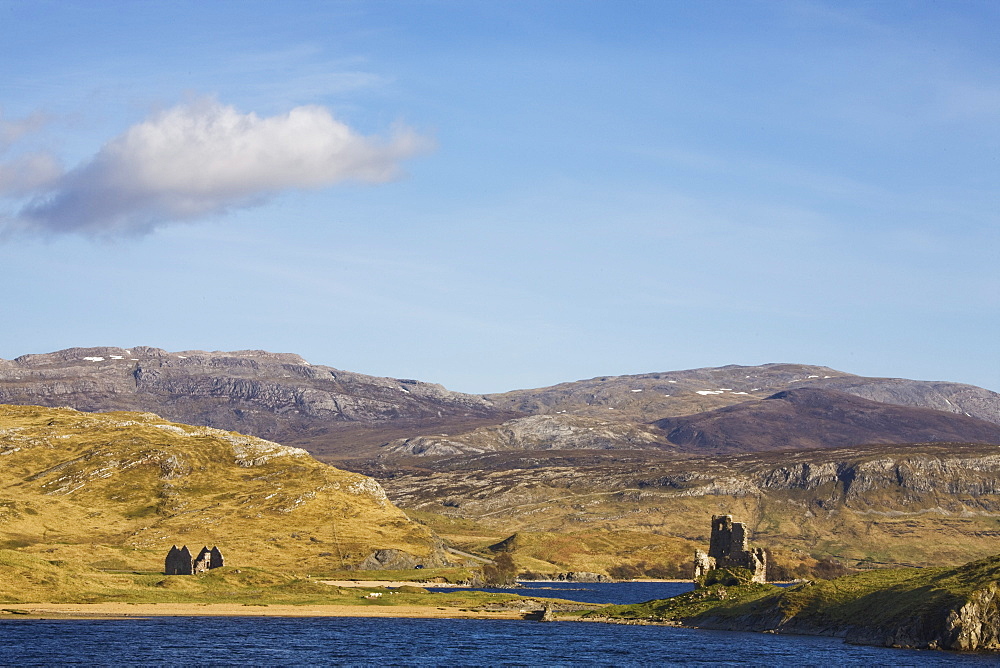 Castle Ardvreck, Loch Assynt, near Lochinver, Sutherland, Highlands, Scotland, United Kingdom, Europe