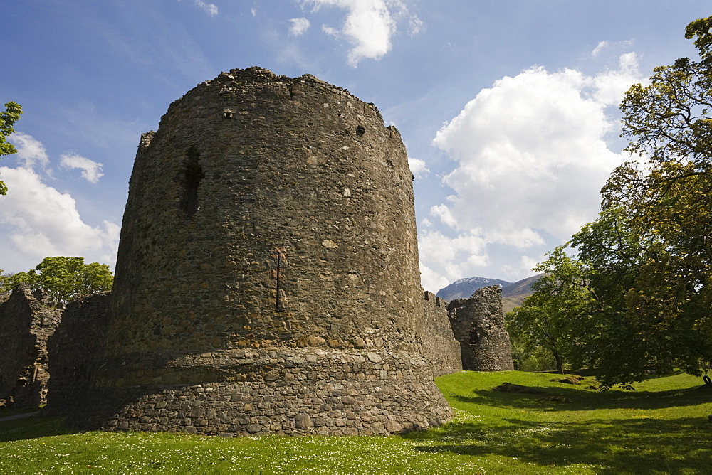 Old Inverlochy Castle and Ben Nevis, Inverlochy, Fort William, Lochaber, Scotland, United Kingdom, Europe