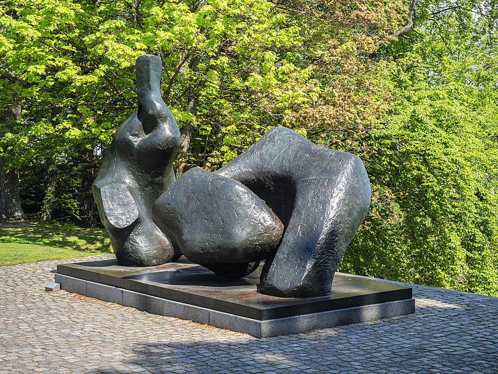 Sculpture by Henry Moore of a Two Piece Reclining Figure, Louisiana Museum of Modern Art, Humlebaek, Copenhagen, Denmark, Scandinavia, Europe