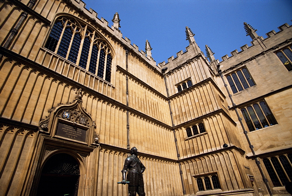 Earl of Pembroke statue, Bodleian Library, Oxford, Oxfordshire, England, United Kingdom, Europe