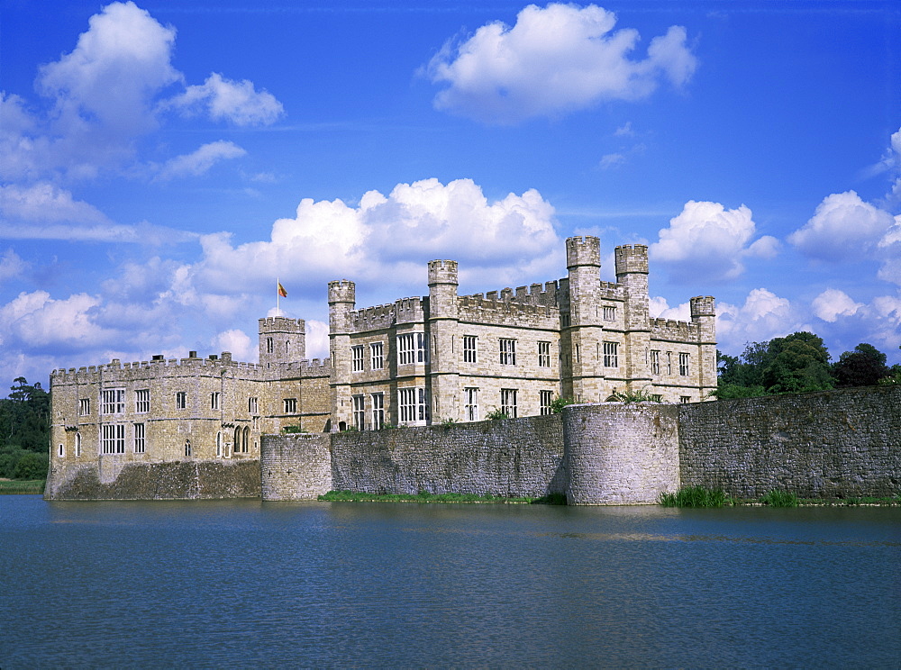 Leeds Castle, near Maidstone, Kent, England, United Kingdom, Europe