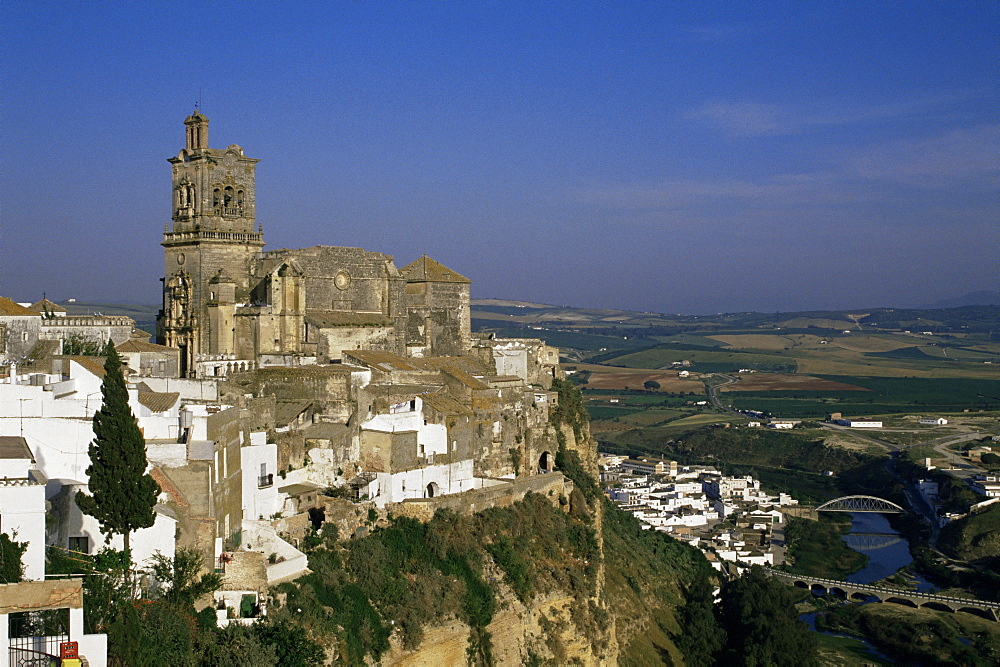 View of village, Arcos de la Frontera, Cadiz, Andalucia, Spain, Europe