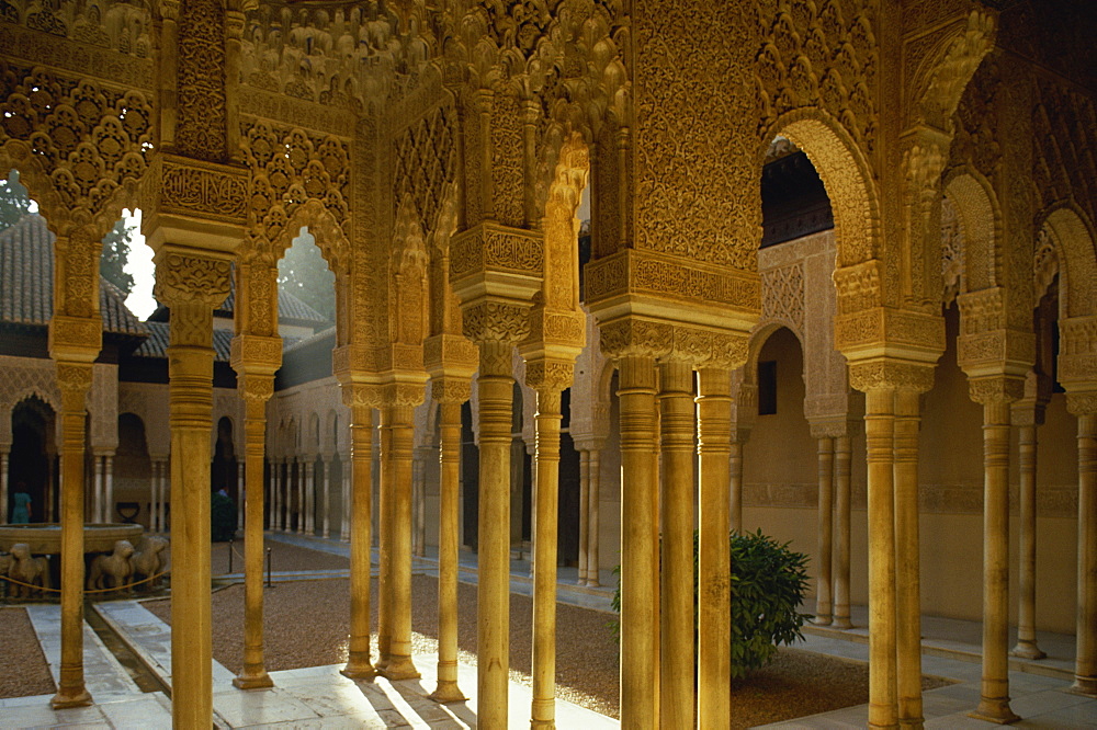 The Court of the Lions in the Alhambra Palace in Granada, UNESCO World Heritage Site, Andalucia (Andalusia), Spain, Europe