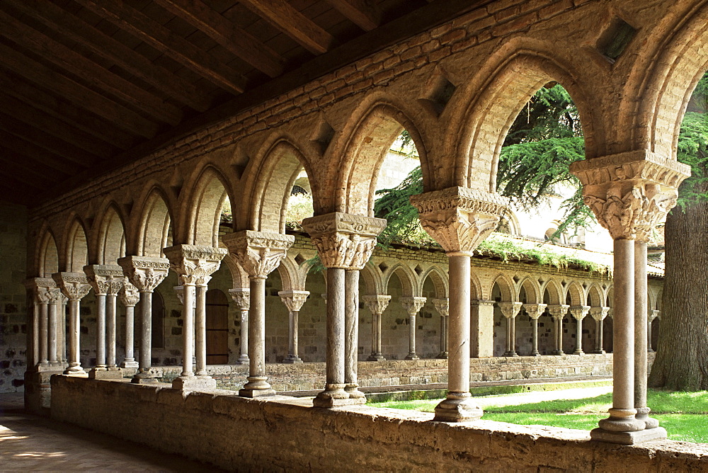 Cloister of Moissac, Moissac, Tarn et Garonne, Midi Pyrenees, France, Europe    