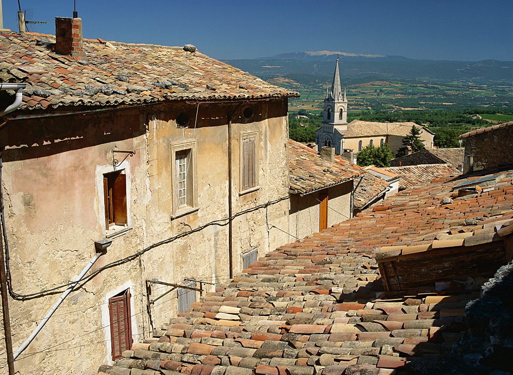 View over the rooftops, village of Bonnieux, Vaucluse, Provence, France, Europe