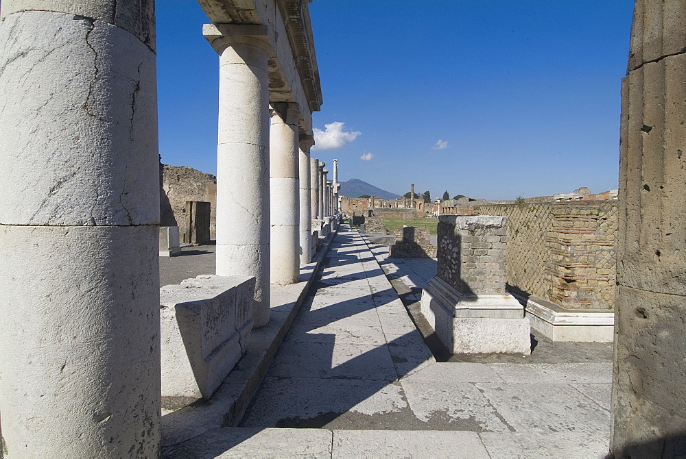 The ruins of Pompeii, a large Roman town destroyed in 79AD by a volcanic eruption from Mount Vesuvius, UNESCO World Heritage Site, near Naples, Campania, Italy, Europe