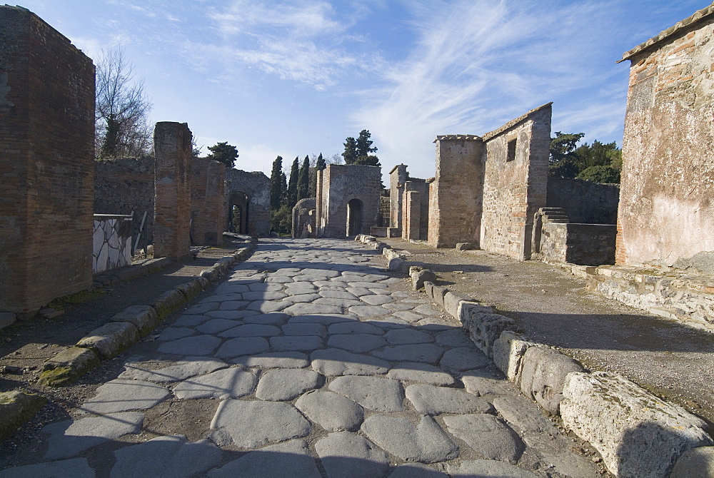 The ruins of Pompeii, a large Roman town destroyed in 79AD by a volcanic eruption from Mount Vesuvius, UNESCO World Heritage Site, near Naples, Campania, Italy, Europe