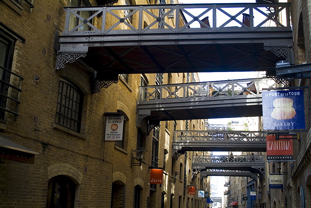 Old warehouse area now converted into luxury flats and shops, Shad Thames, London SE1, England, United Kingdom, Europe