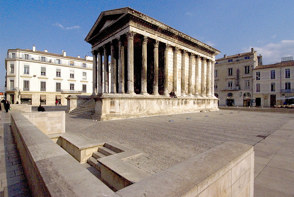 Maison Carree, Roman Temple from 19 BC, Nimes, Languedoc, France, Europe