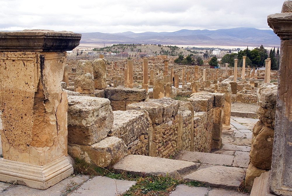 View over the Roman site of Timgad, UNESCO World Heritage Site, Algeria, North Africa, Africa