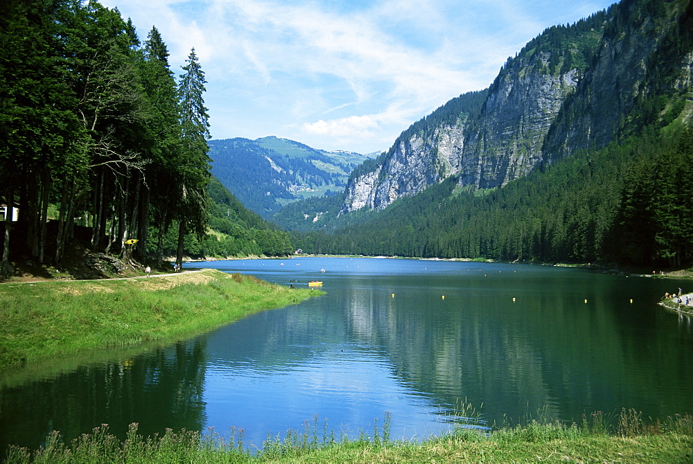 Lac Montriond, Morzine, Rhone Alpes, France, Europe