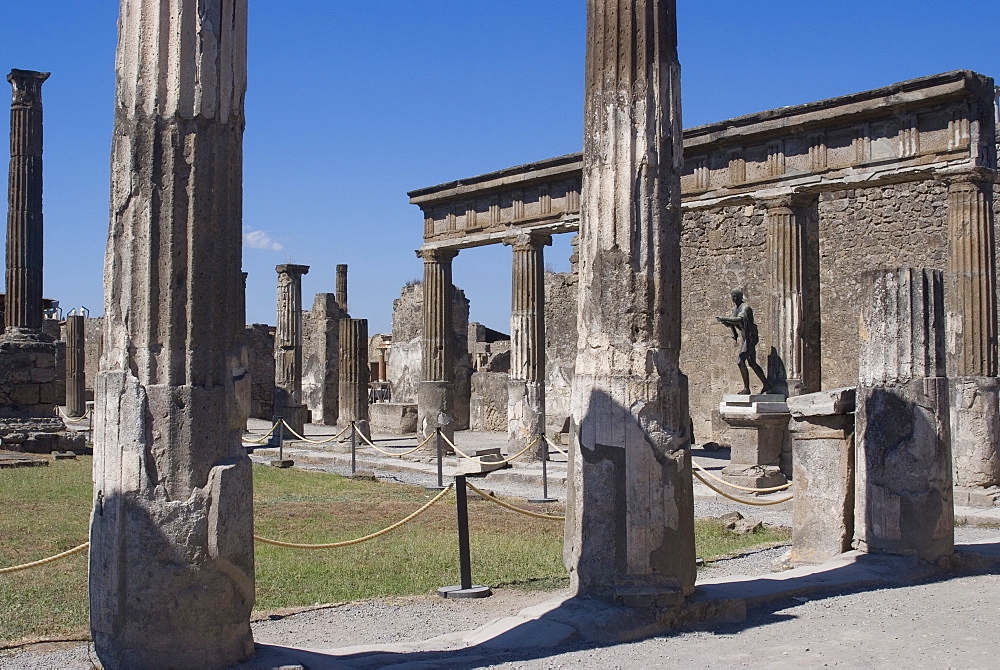 The Temple of Apollo at the ruins of the Roman site of Pompeii, UNESCO World Heritage Site, Campania, Italy, Europe