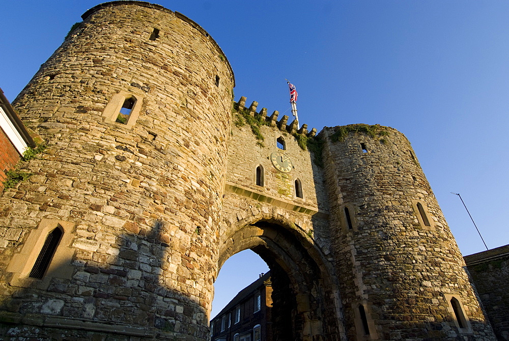 Landgate, part of the 14th century surrounding town walls, Rye, East Sussex, England, United Kingdom, Europe