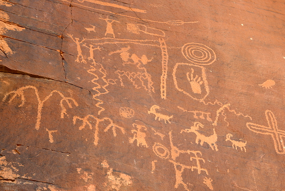 Native American petroglyphs, Valley of Fire State Park, Nevada, United States of America, North America