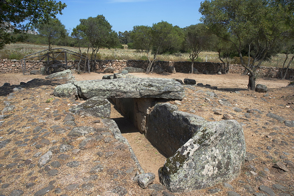 Tomba di Giganti Moru, a Bronze Age funerary monument dating from 1300 BC and later changed into the Tomb of the Giants, Arzachena, Sardinia, Italy, Europe