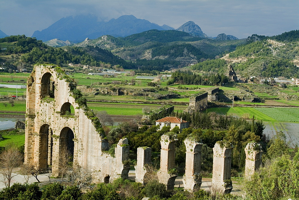 Ruins of Roman aqueduct, Aspendos, Anatolia, Turkey, Asia Minor, Eurasia