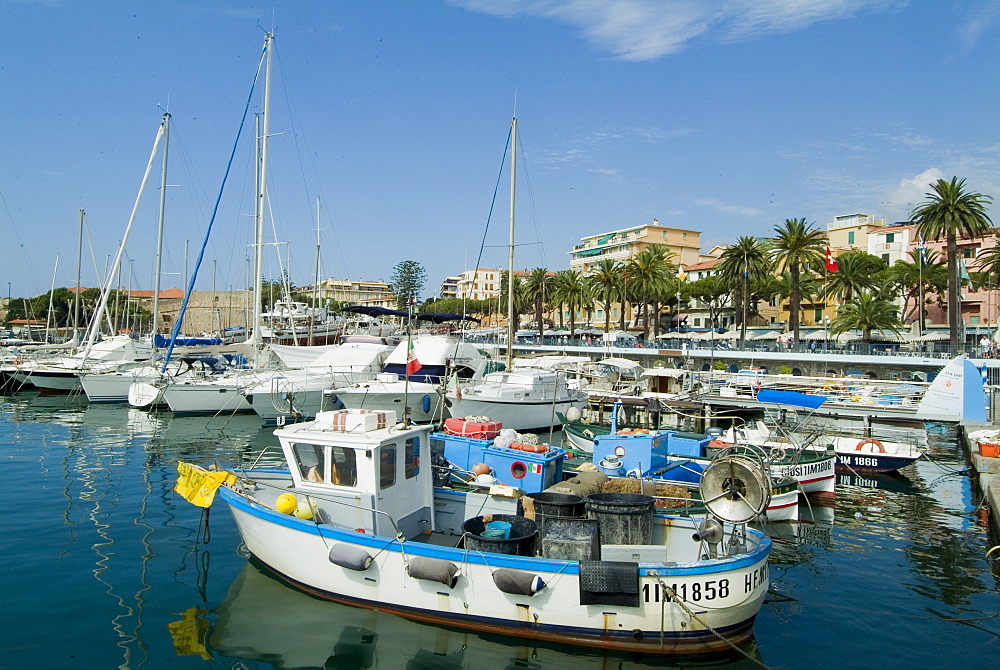 Old Port and marina, Sanremo (San Remo), Italy, Mediterranean, Europe