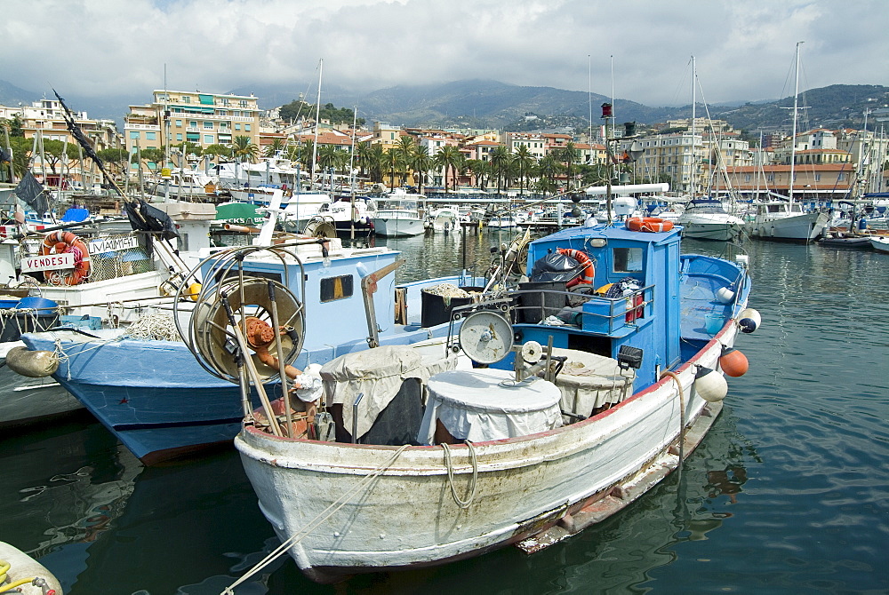 Old Port and marina, Sanremo (San Remo), Italy, Mediterranean, Europe