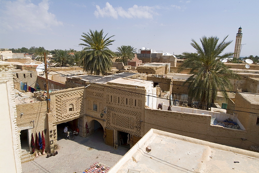 Overlooking Medina (city centre), Tozeur, Tunisia, North Africa, Africa