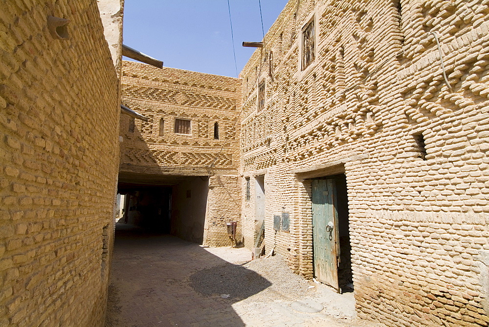 Traditional brick wall architecture, Medina (city centre), Tozeur, Tunisia, North Africa, Africa