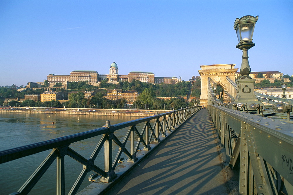 Bridge over the River Danube, Budapest, Hungary, Europe