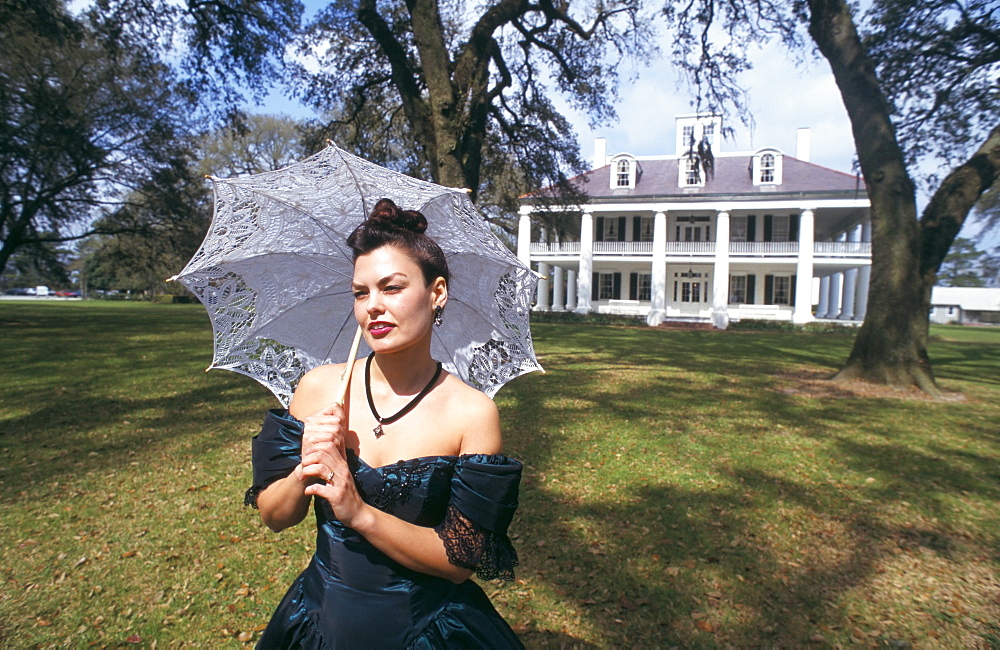 Guide in garden at Houma House, Plantation, Louisiana, United States of America, North America