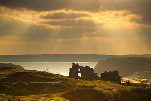 Pennard Castle, overlooking Three Cliffs Bay, Gower, Wales, United Kingdom, Europe 