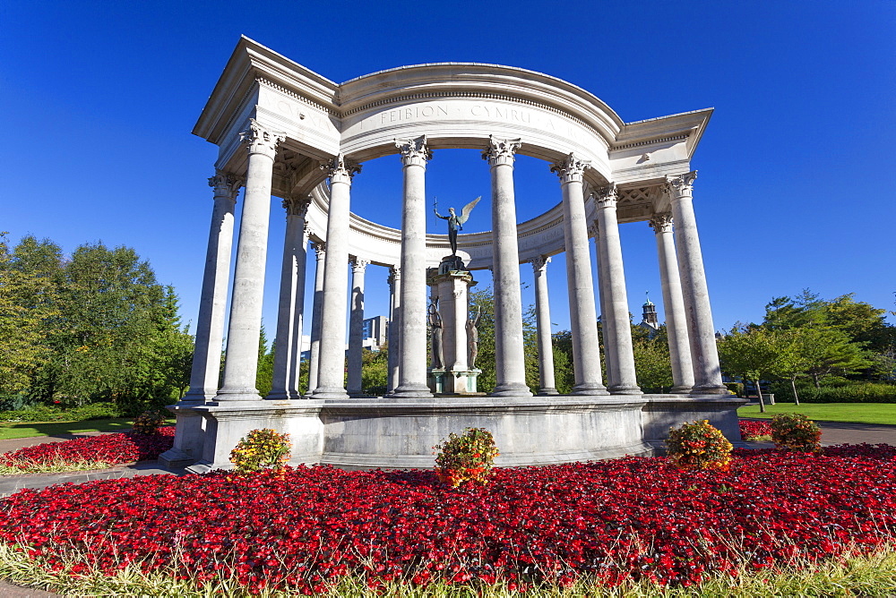 Welsh National War Memorial Statue, Alexandra Gardens, Cathays Park, Cardiff, Wales, United Kingdom, Europe 