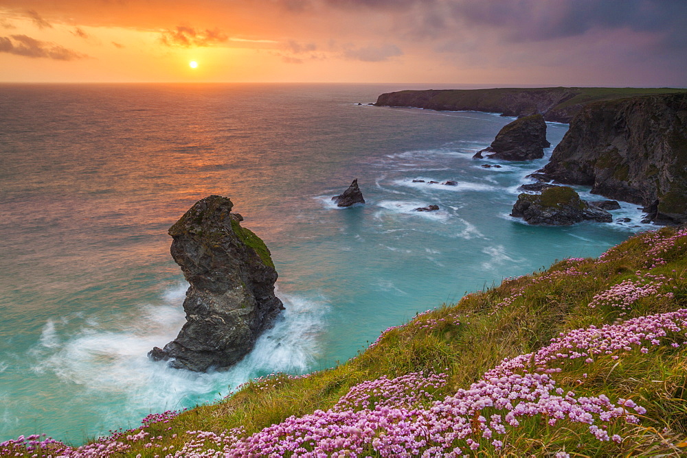 Bedruthan Steps, Newquay, Cornwall, England, United Kingdom, Europe