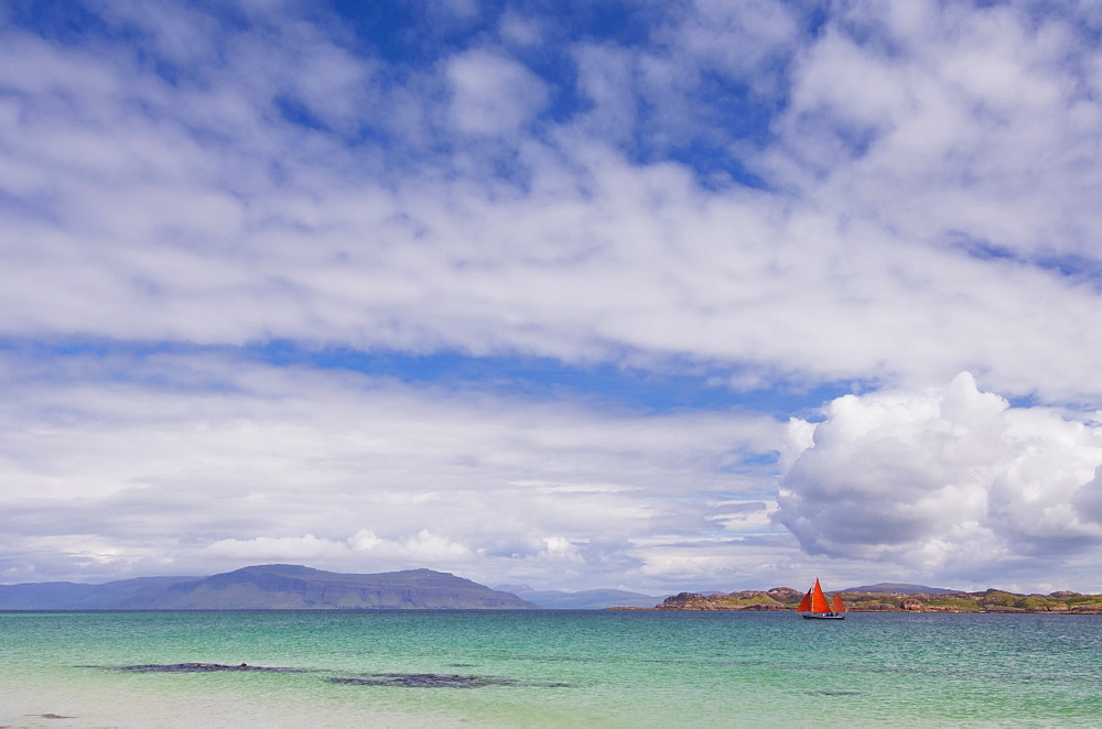 Boat with red sails off Traigh Bhan beach, Iona, Sound of Iona, Scotland, United Kingdom, Europe